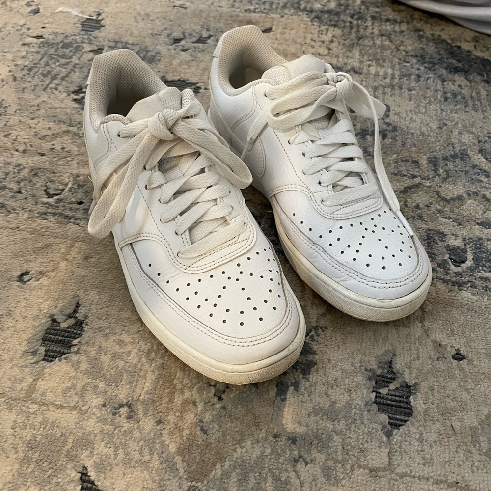 Nike sneakers - Picture 2 of 5